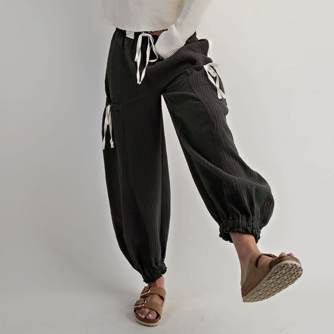 Black and white women’s clothing boutique collection featuring neutral casual outfits, everyday tops, and mix-and-match wardrobe staples.