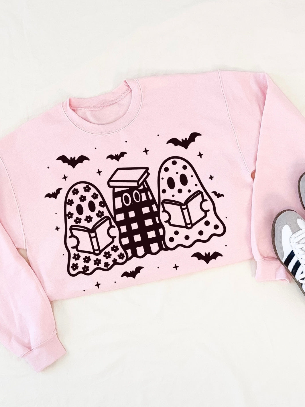 Retro Spooky Reading Graphic Crewneck Sweatshirt