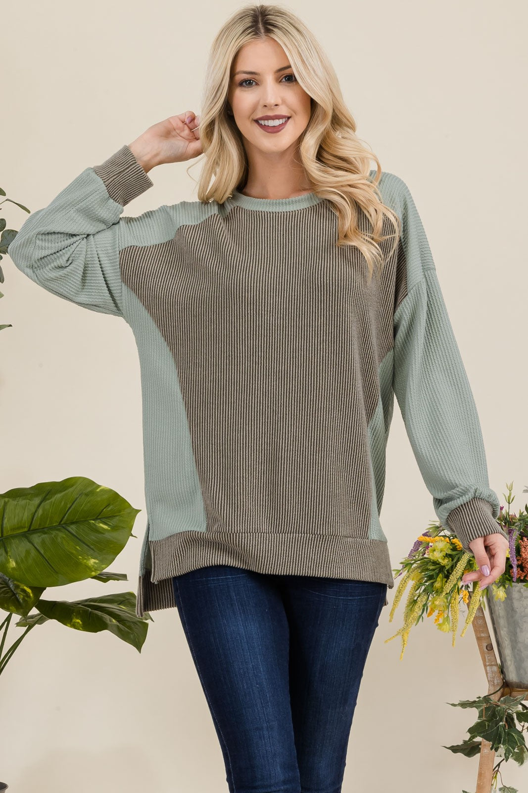 High-Low Contrast Sweatshirt In Sage