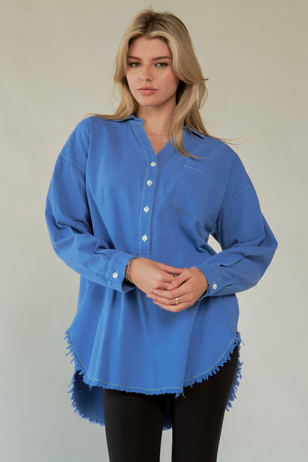 Davi & Dani Letter Back Raw Hem Shirt In Blue