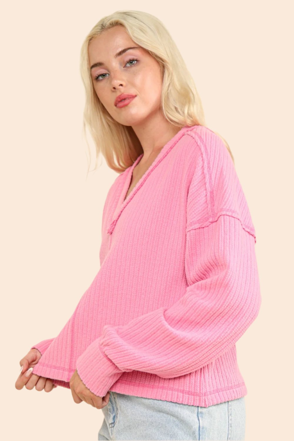 VERY J Exposed Seam V-Neck Ribbed Knit Top In Pink