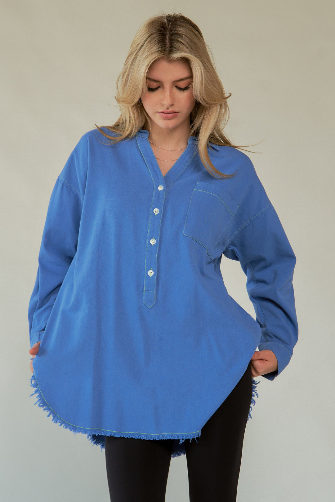 Davi & Dani Letter Back Raw Hem Shirt In Blue