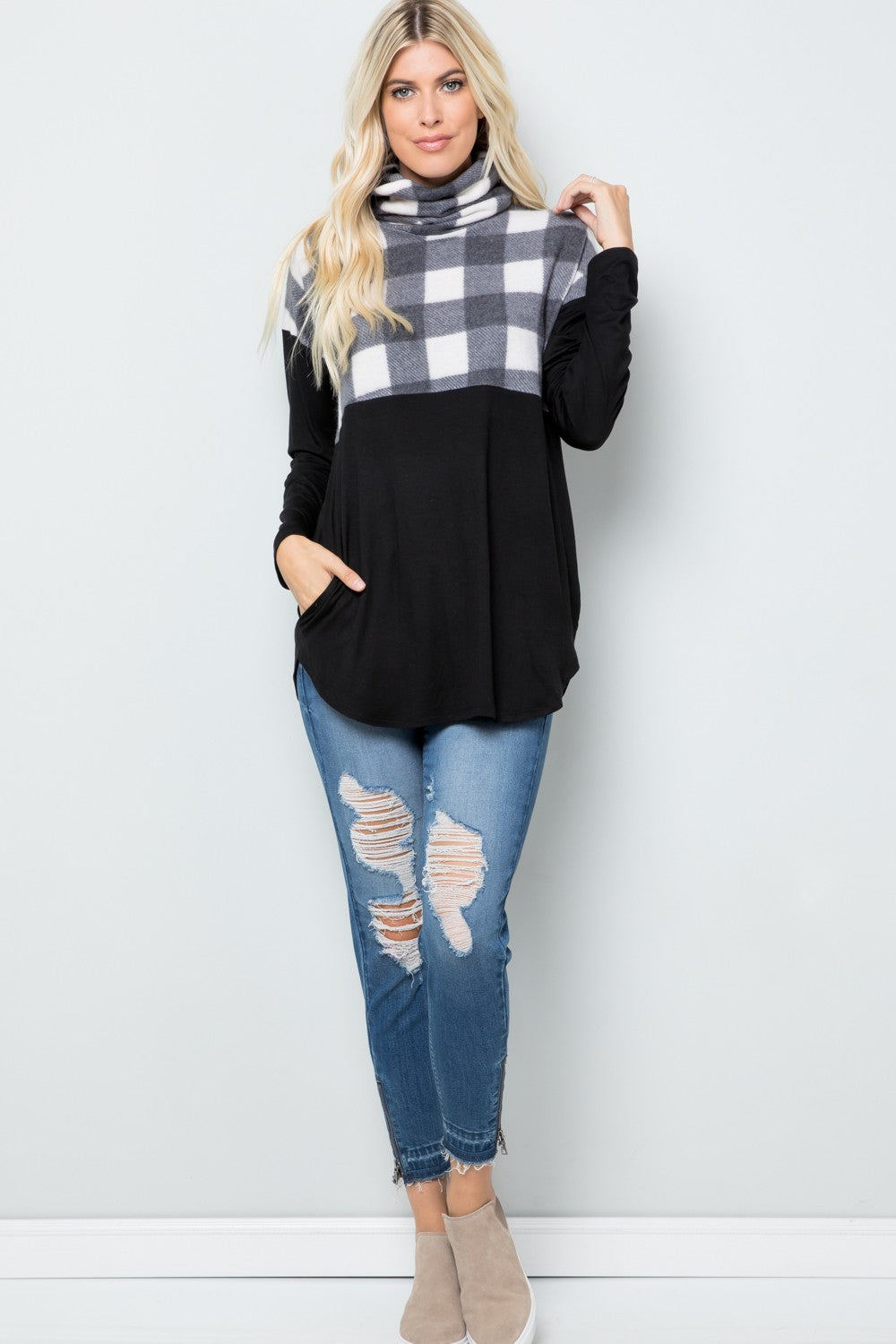 Pocketed Plaid Turtleneck Blouse In Black