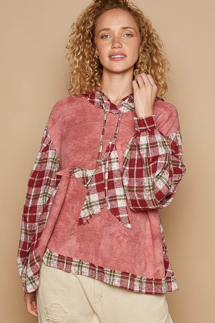 POL Star Patch Plaid Long Sleeve Hooded Top In Redbean