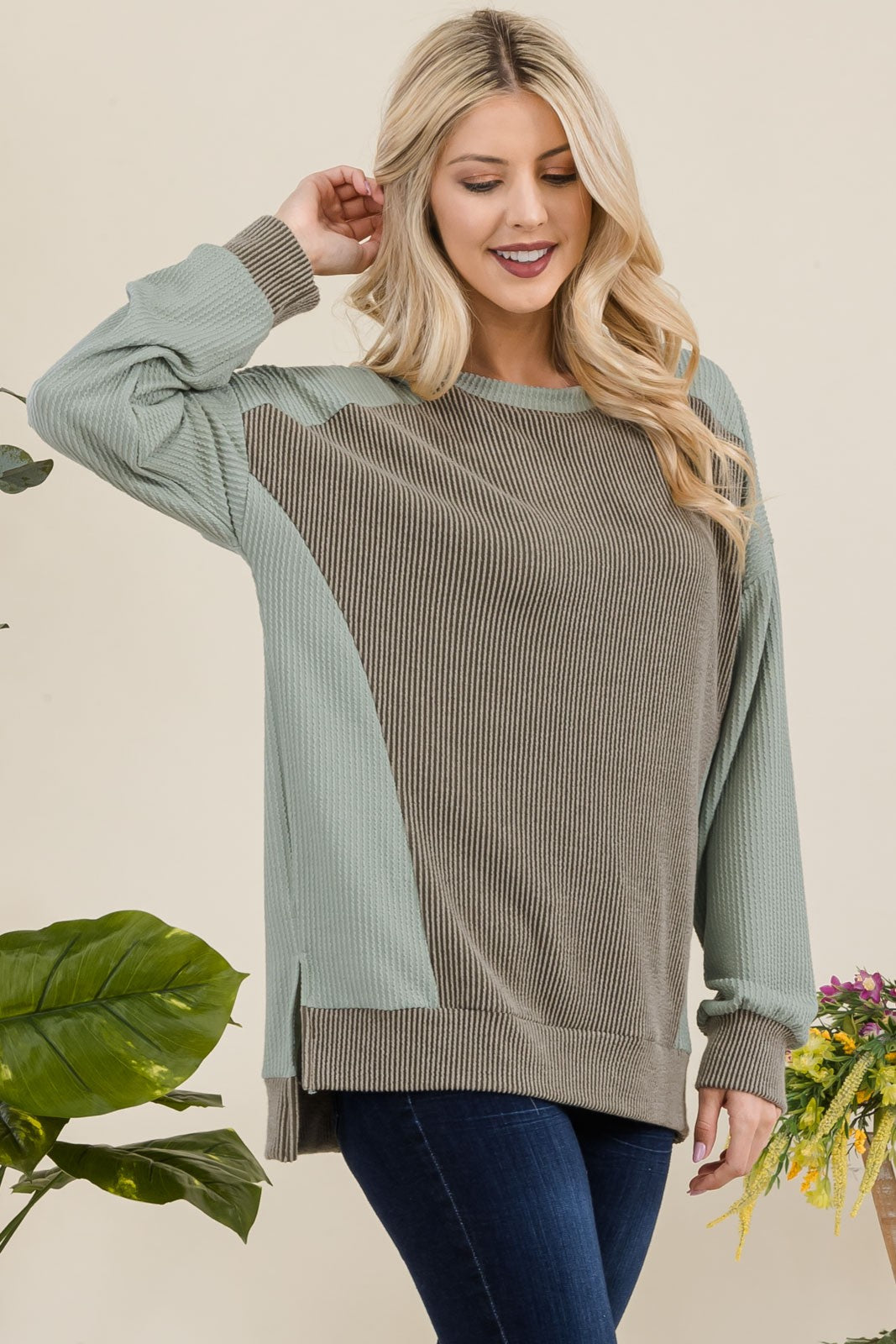 High-Low Contrast Sweatshirt In Sage