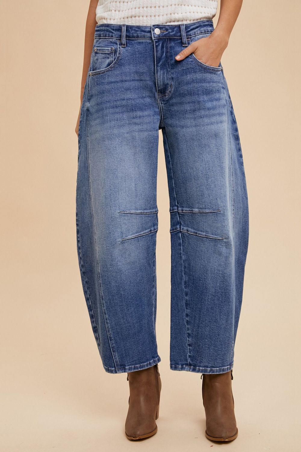 Annie Wear Mid Rise Barrel Leg Jeans with Pockets In Medium