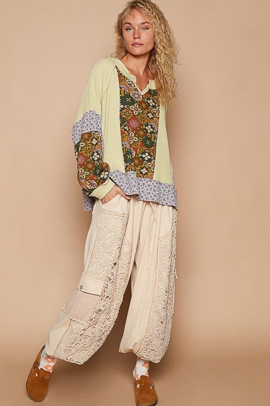 POL Exposed Seam Printed Notched Top In Green