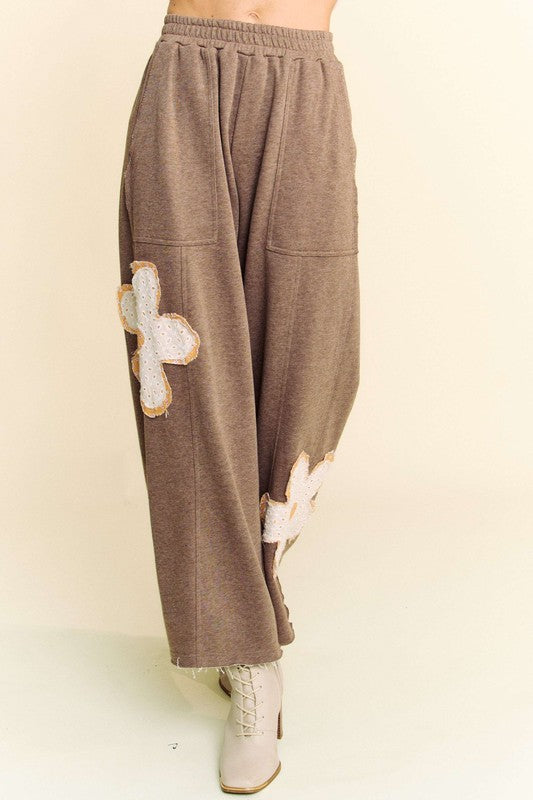 Davi & Dani Flower Patch Elastic Waist Wide Leg Pants In Mocha