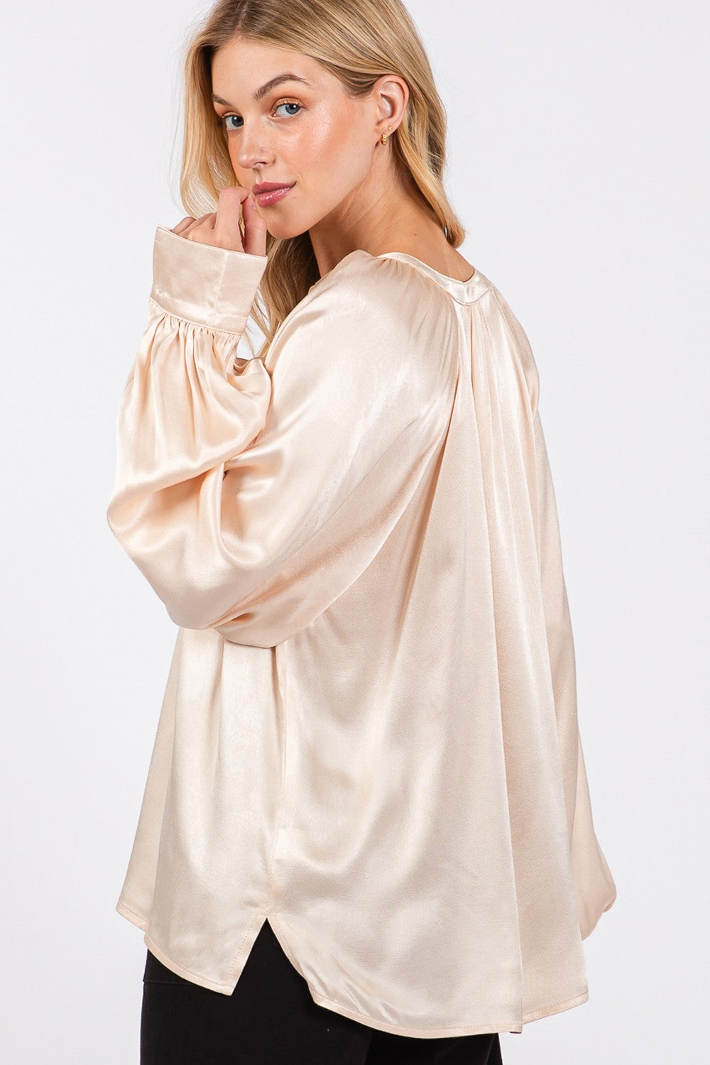 SAGE + FIG Notched Long Sleeve Top In Champagne