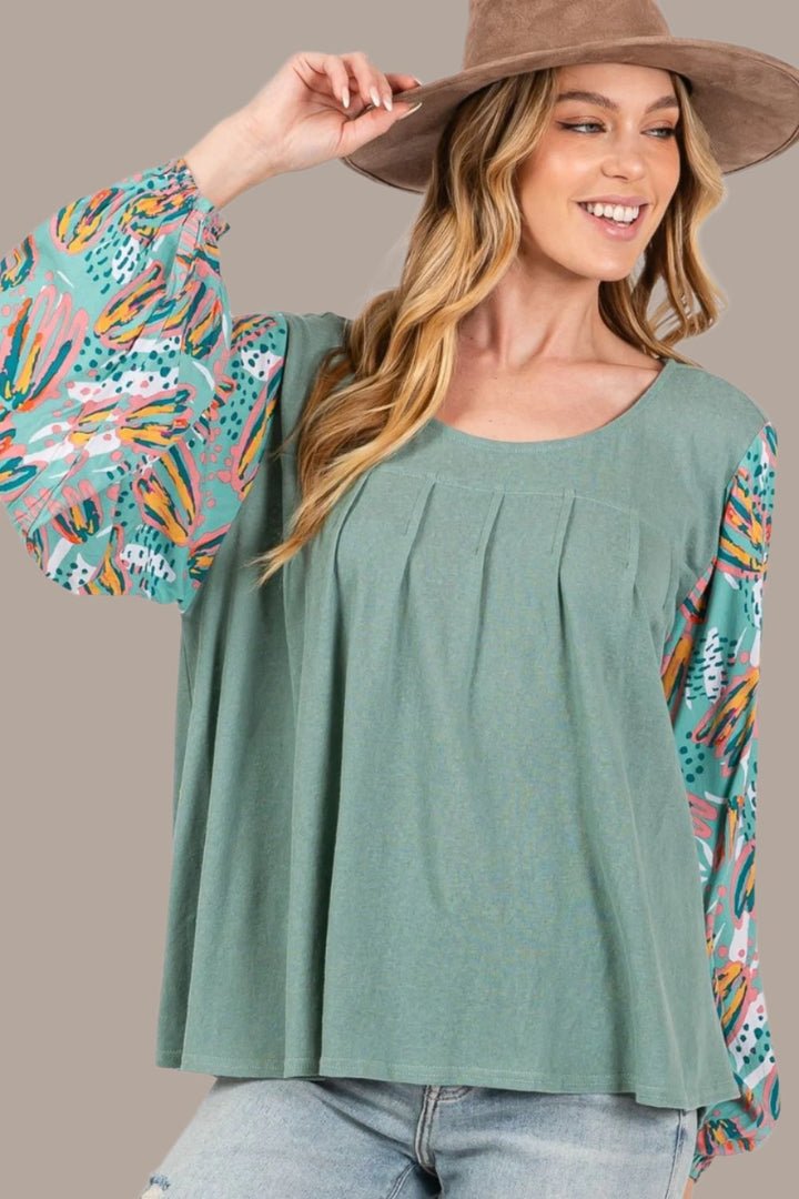 SAGE + FIG Ruched Round Neck Printed Bubble Sleeve Top In Sage