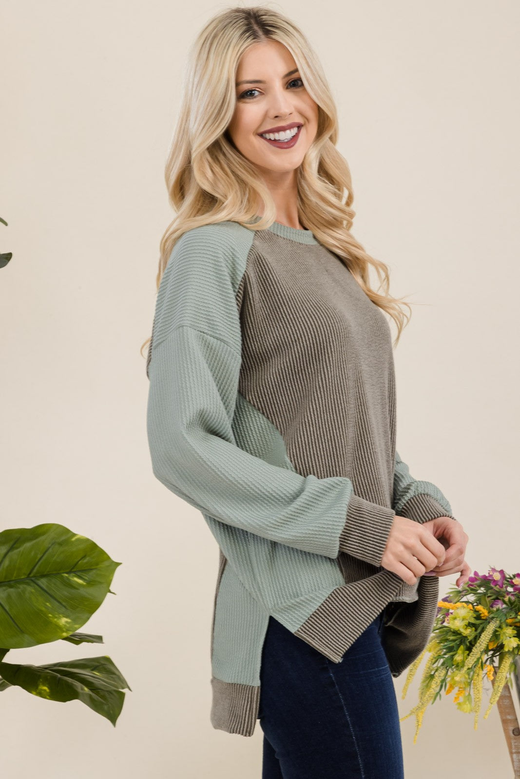 High-Low Contrast Sweatshirt In Sage