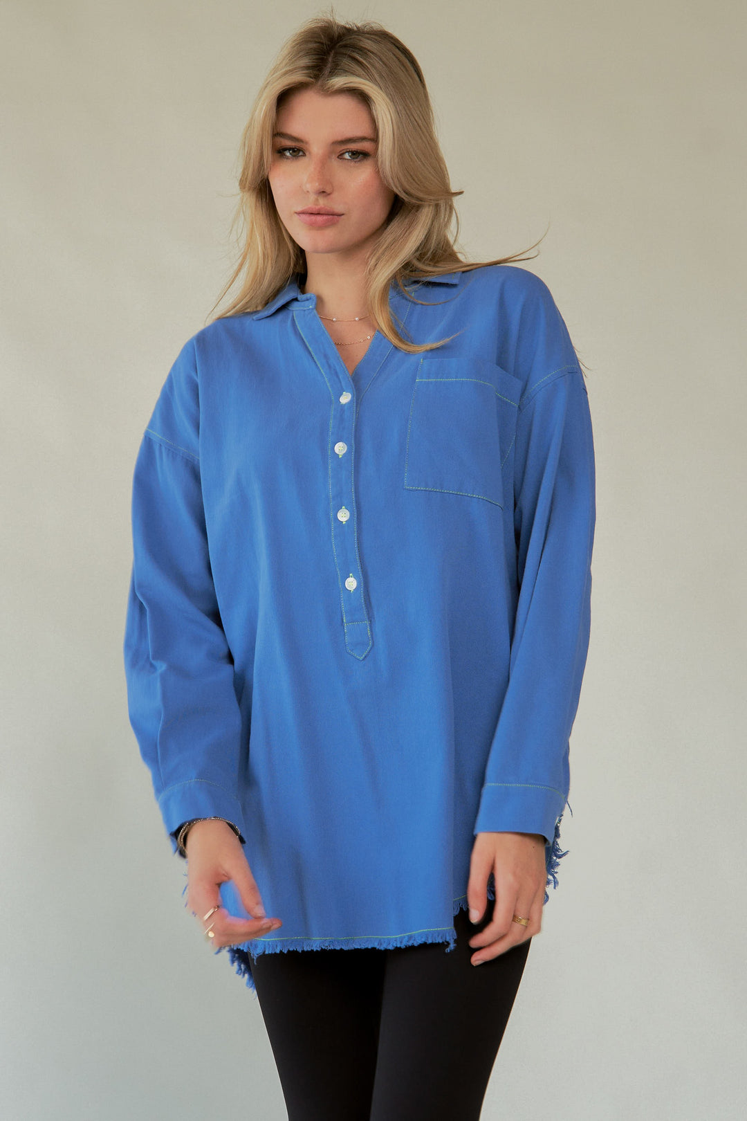 Davi & Dani Letter Back Raw Hem Shirt In Blue