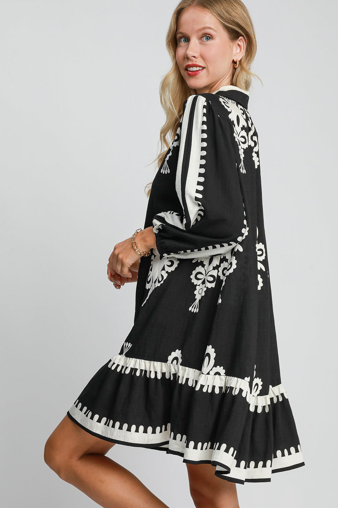 Umgee Border Print Ruffled Hem Dress In Black