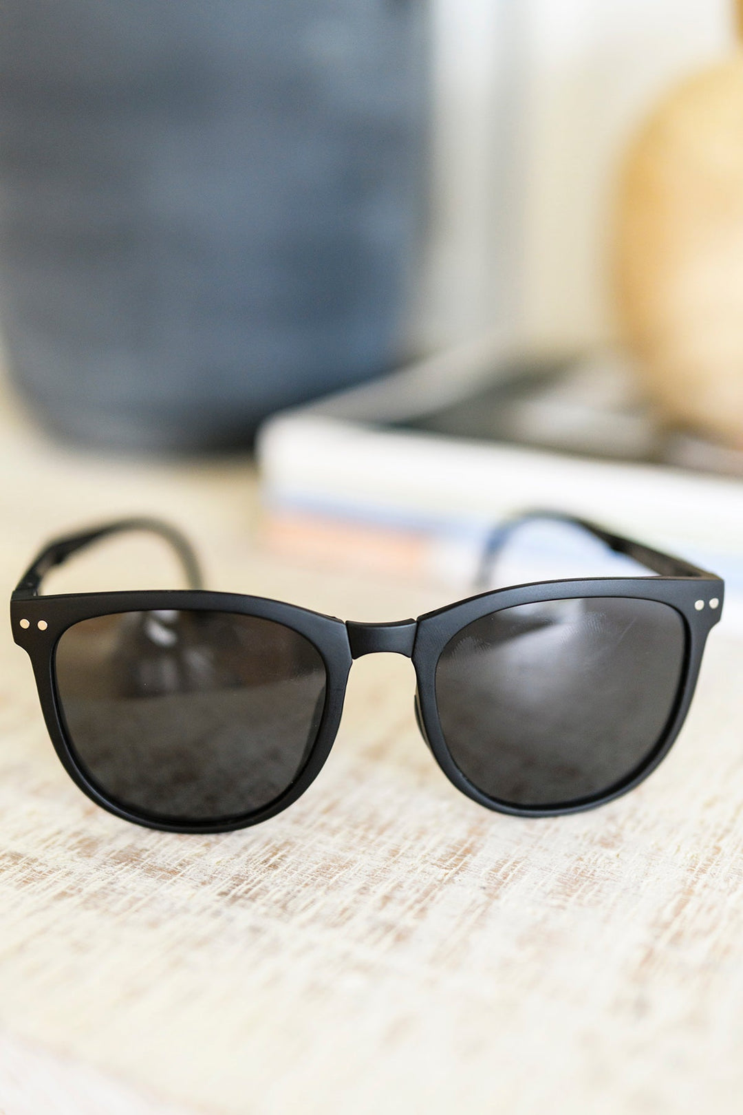 Collapsible Girlfriend Sunnies & Case in Black